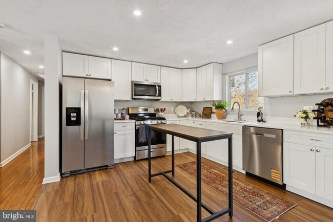 Photo - 5068 Macnamara Dr