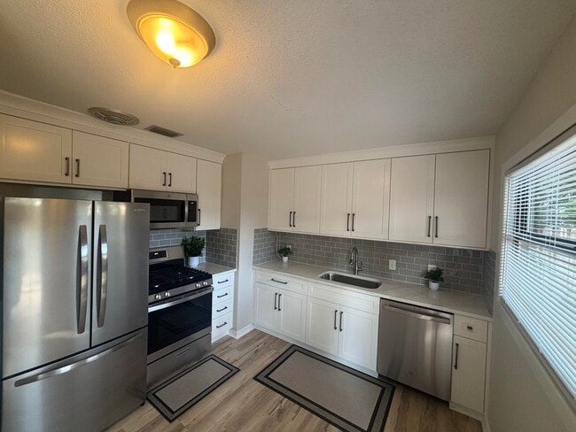Photo - 143 Edwards Cir
