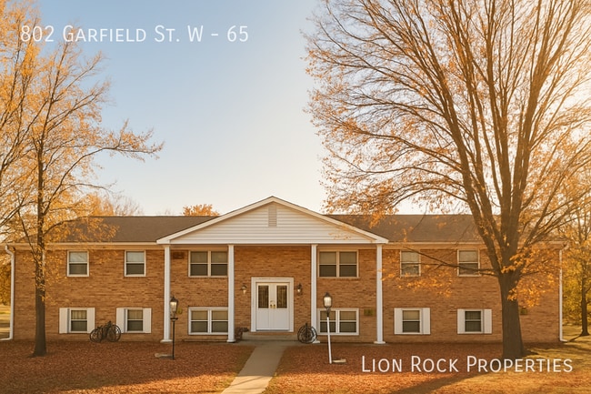 Building Photo - 802 Garfield St W Unit 65