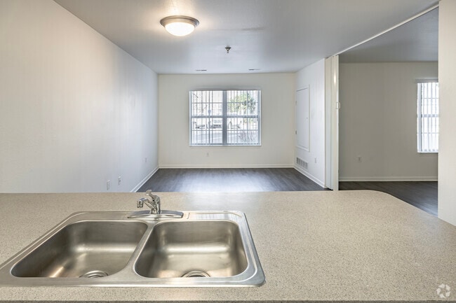 1BD, 1BA - 846SF - Living Room - Lynden Parke