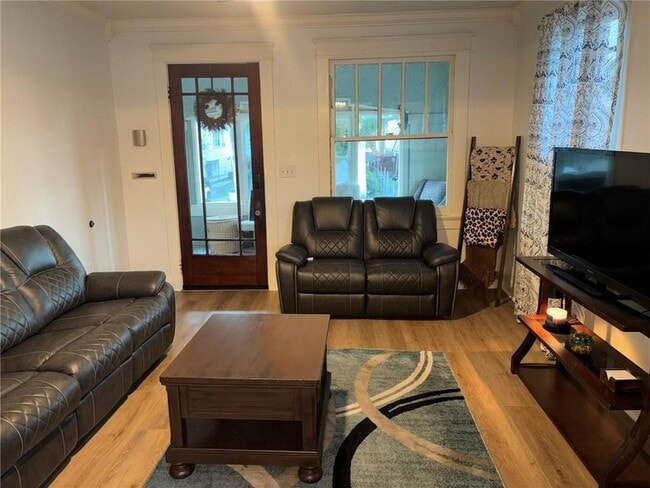 Photo - 2427 Peniston St