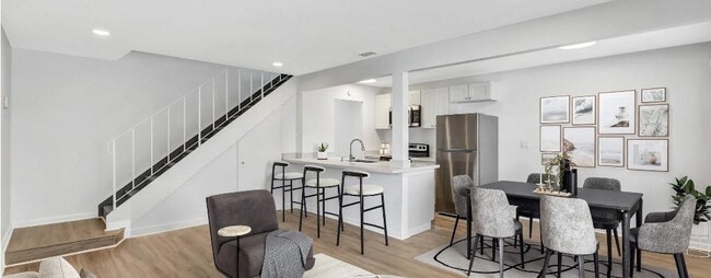 Building Photo - 900 E Tiffany Dr Unit 3