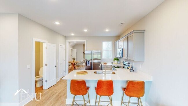 Photo - 2336 E 18th St