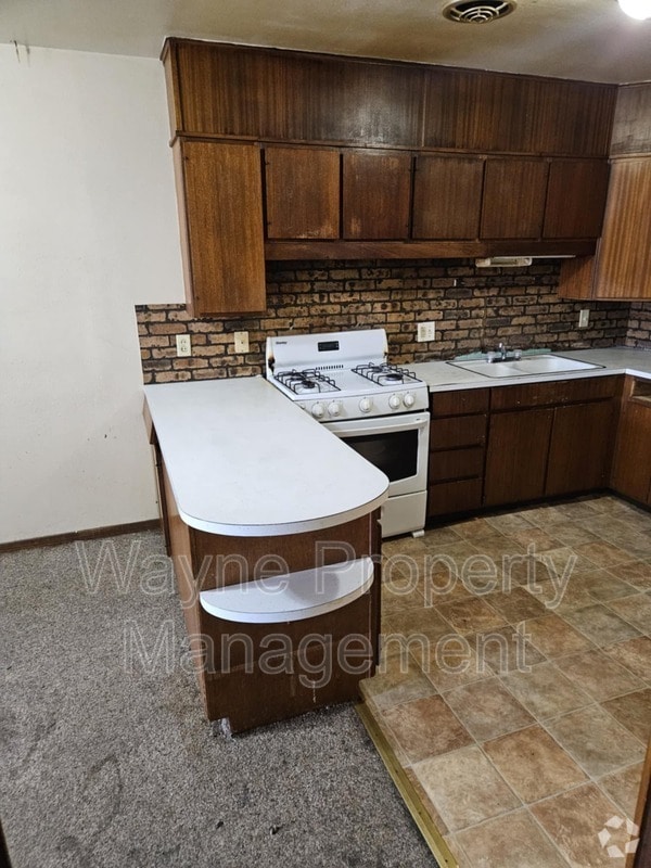 Building Photo - 639 2nd St Unit Apt 2