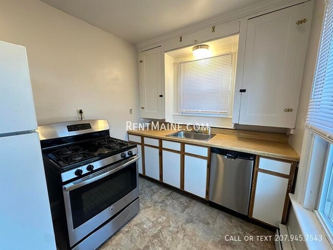 Building Photo - 99 Sanford St Unit B