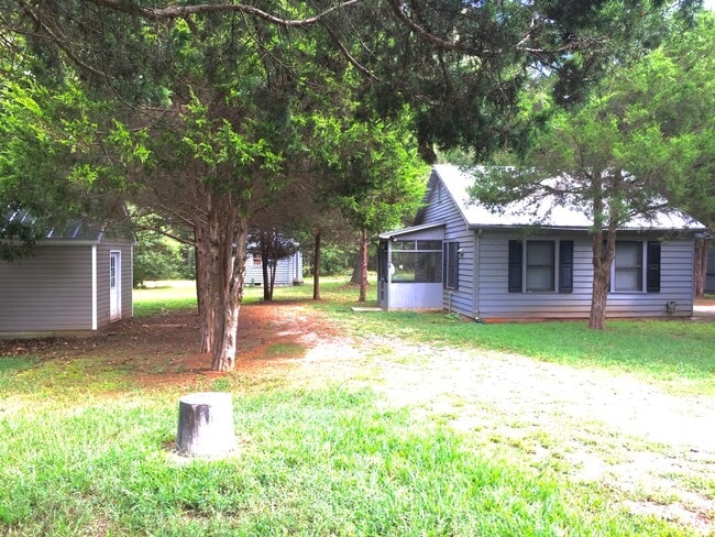 Photo - 3066 Philpott Rd