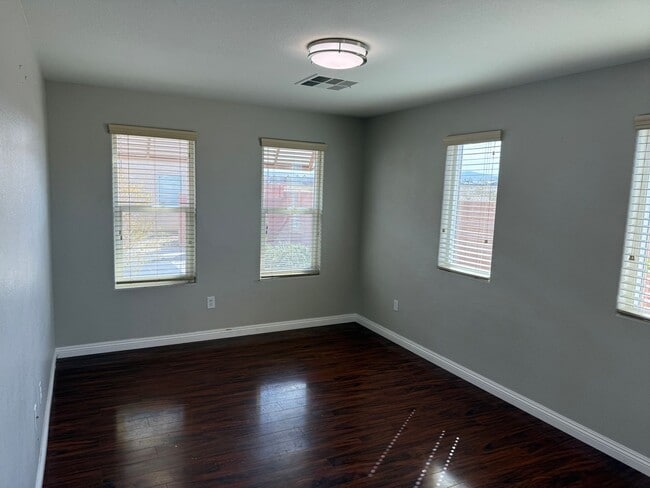Photo - Spacious 4 bedroom home!