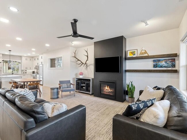 Photo - 2082 Dennison Ln