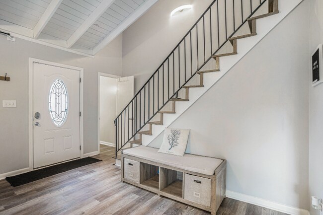 Photo - 1930 Lake View Cir