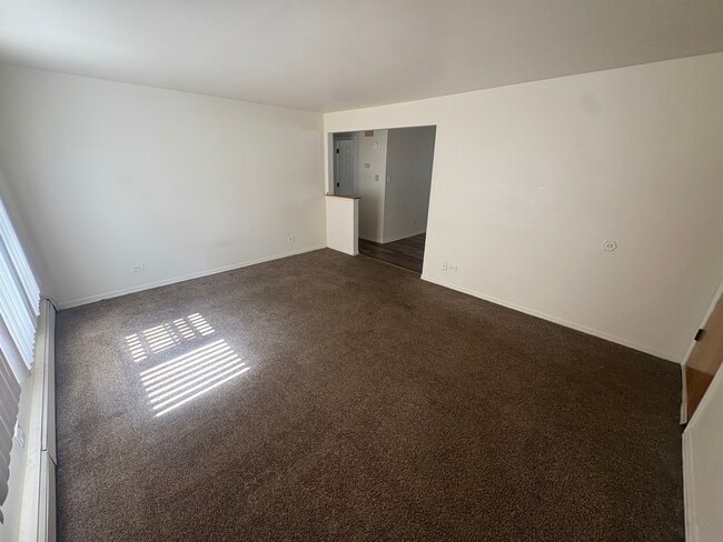 Building Photo - 12747 Hoyne Ave Unit 1W