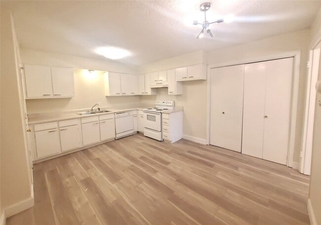 Photo - 6605 Park Pl Dr