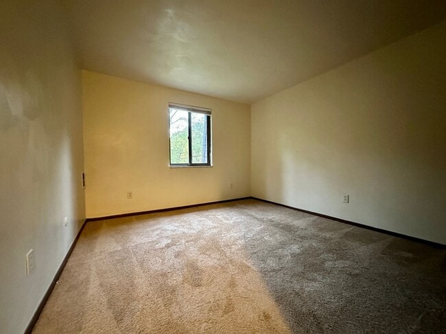 Photo - Beautiful One Bedroom Apartment with A/C, Parking & On-Site Laundry! Call Today! Unit 105