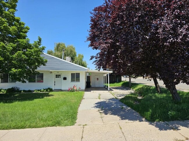 Photo - 190 W 2050 N