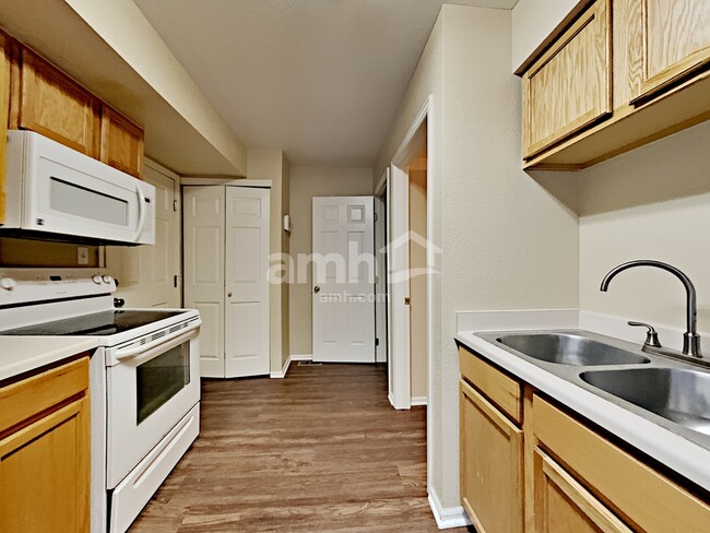 Photo - 1638 S Buckley Way