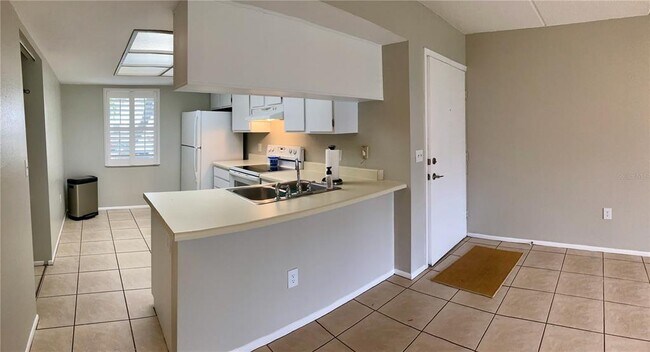 Photo - 211 Meadow Ln