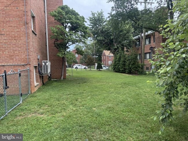 Building Photo - 500 S Courthouse Rd Unit 4