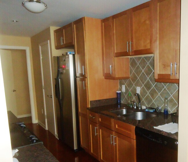 Kitchen - 66 Monroe Ave Unit 207