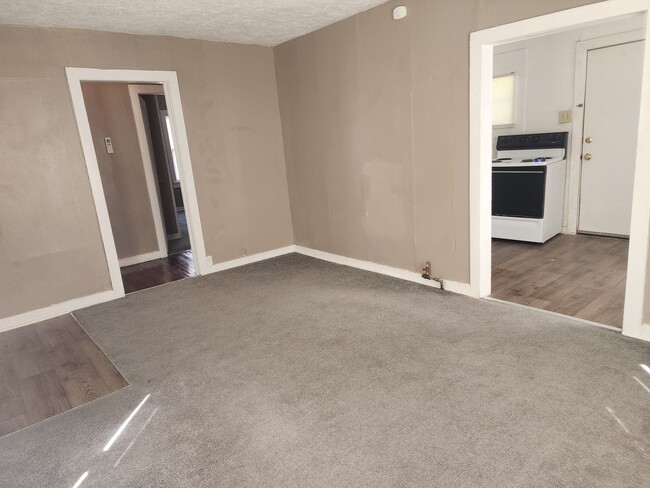 Photo - 416 W 6th St