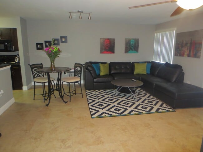 Building Photo - 2811 N Oakland Forest Dr Unit 106