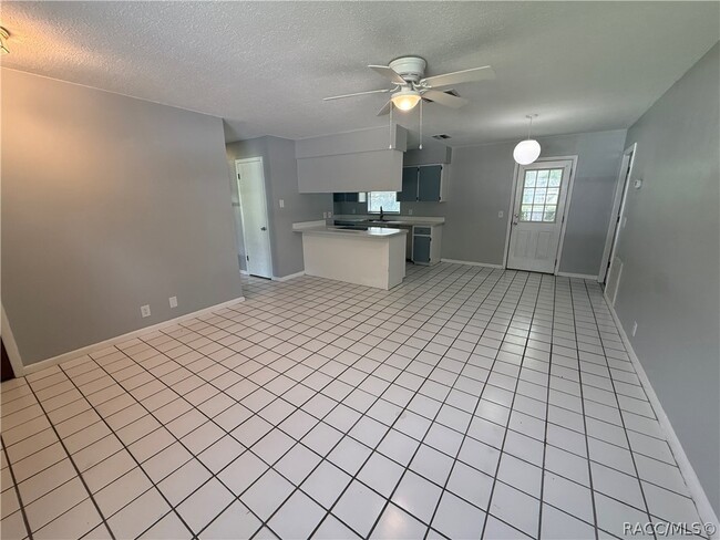 Photo - 927 Russell Ave