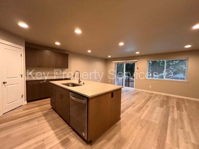 Photo - Spacious Townhome in Central Vancouver Location!