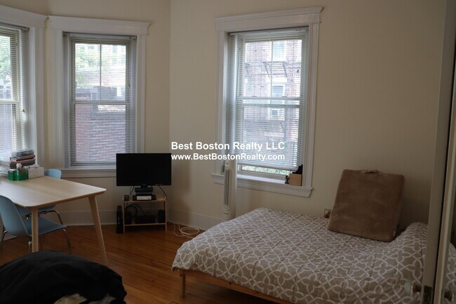 Photo - 89 Trowbridge St Unit 4