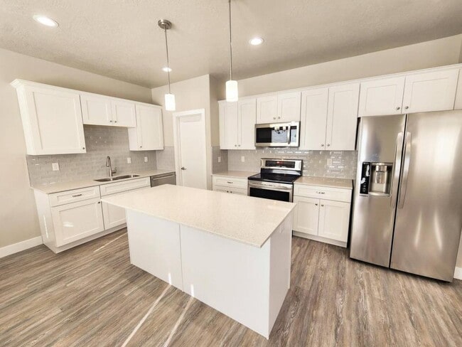 Photo - 277 E 1500 N St