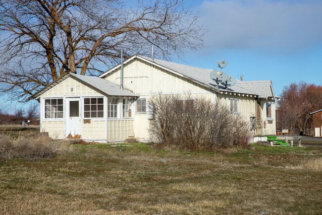 Building Photo - 810 Watt Canyon Rd Unit Lone Ranger