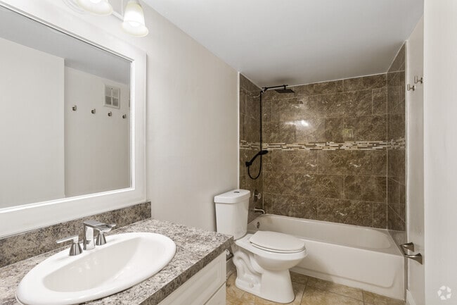 1BR, 1BA - 632SF - Bathroom