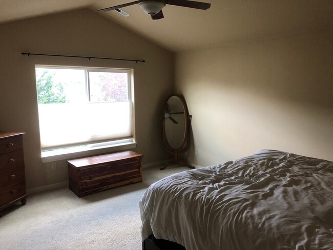 Photo - Large 4 Bedroom House in Newberg. Great Location!