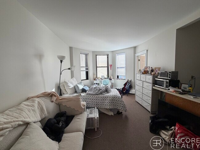 Photo - 843 Beacon St