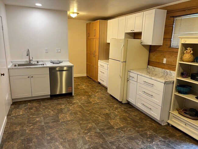 Photo - 500 SQFT. STUDIO UNIT NEAR DOWNTOWN HAYWARD. PRIME LOCATION, PRIVATE ENTRENCE, AND MORE!!!