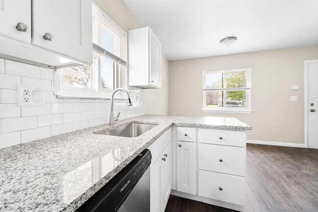 Photo - 422 Farmington Rd