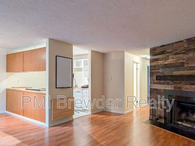 Photo - 19851 25th Ave NE Unidad 120