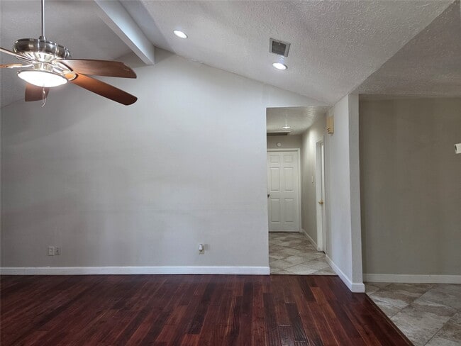 Photo - 15415 Beechnut St