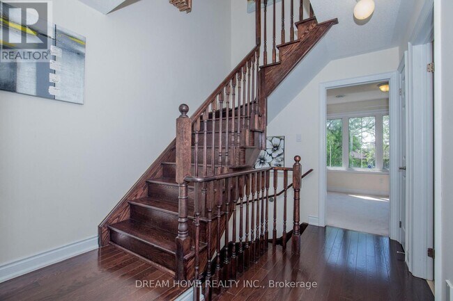 Photo - 13 Slingsby Ln
