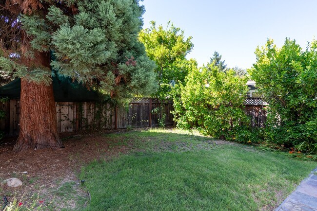 Photo - 596 Pettis Ave