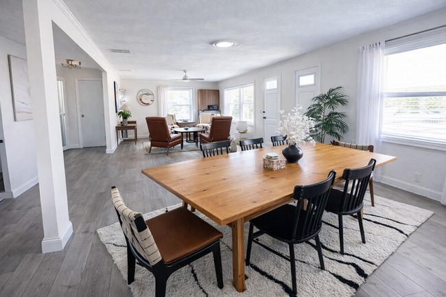 Building Photo - 2563 S Peninsula Dr