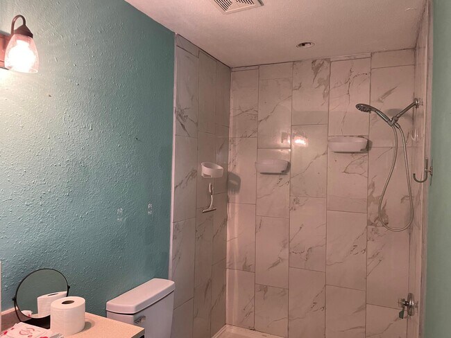 Photo - 7600 Emmett F Lowry Expy Unidad 706