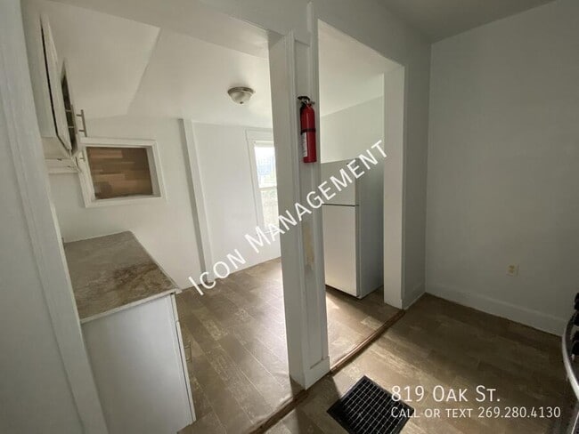 Photo - 819 Oak St