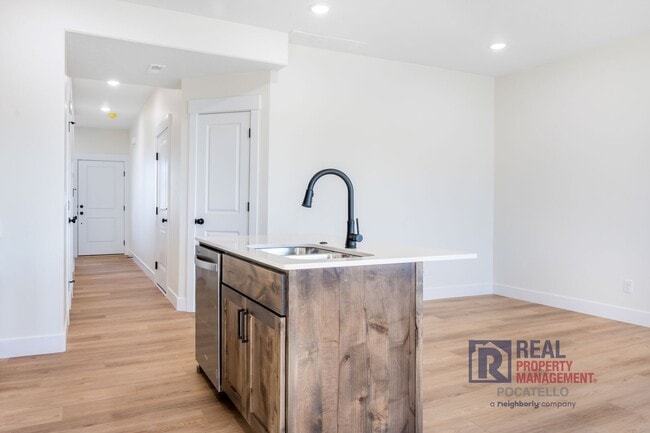 Photo - 3 bed 2.5 Bath Townhome - Small dog negotiable