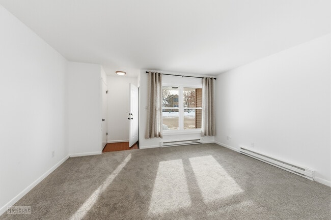 Photo - 105 W Somonauk St