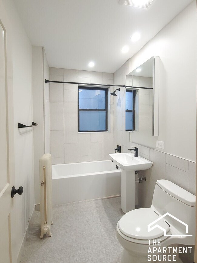 Photo - 4949 N Oakley Ave Unit 3