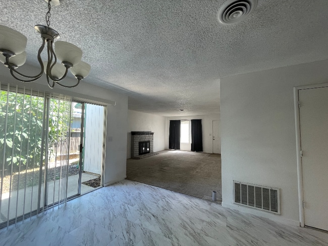 Photo - 1383 Hobart Dr House