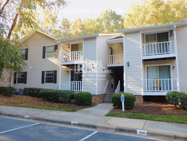 Upper Level 2 Bedroom Condo off of Guilfor... - Upper Level 2 Bedroom Condo off of Guilfor...