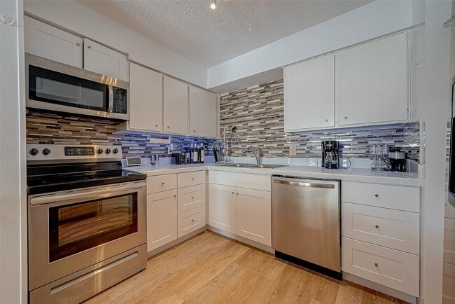 Building Photo - 12042 Mighty Oak Dr Unit B