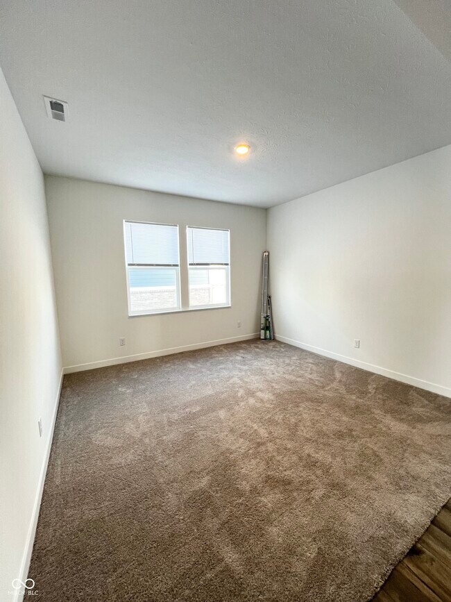 Photo - 2725 Linwood Ave