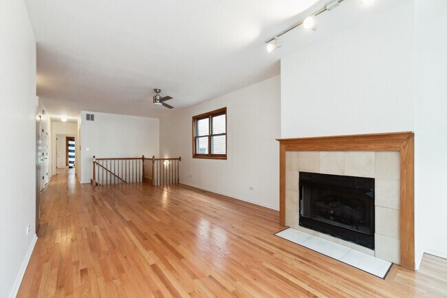 Dining area next to kitchen - 1138 N Mozart St Unit #1