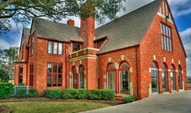 Building Photo - 18037 Bal Harbour Dr