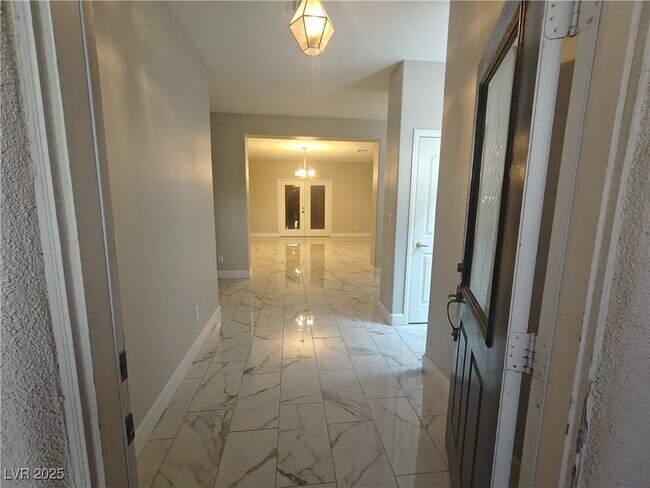 Photo - 492 Grassrange Ln